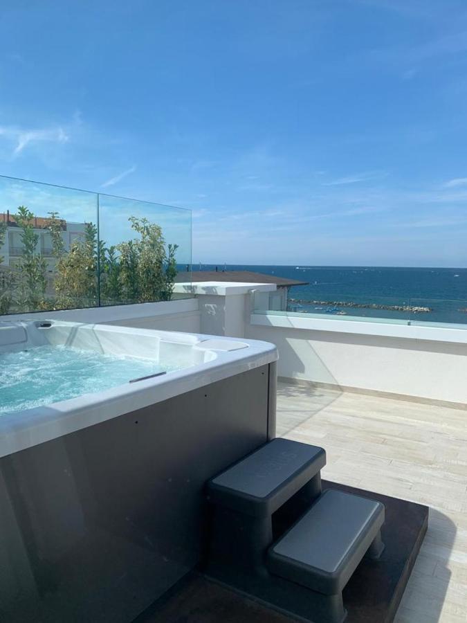 Trevi Family Resort Cattolica Dış mekan fotoğraf