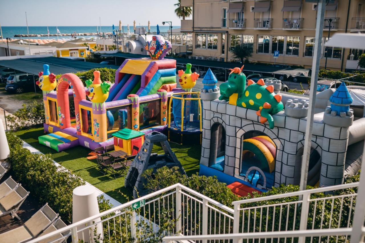 Trevi Family Resort Cattolica Dış mekan fotoğraf